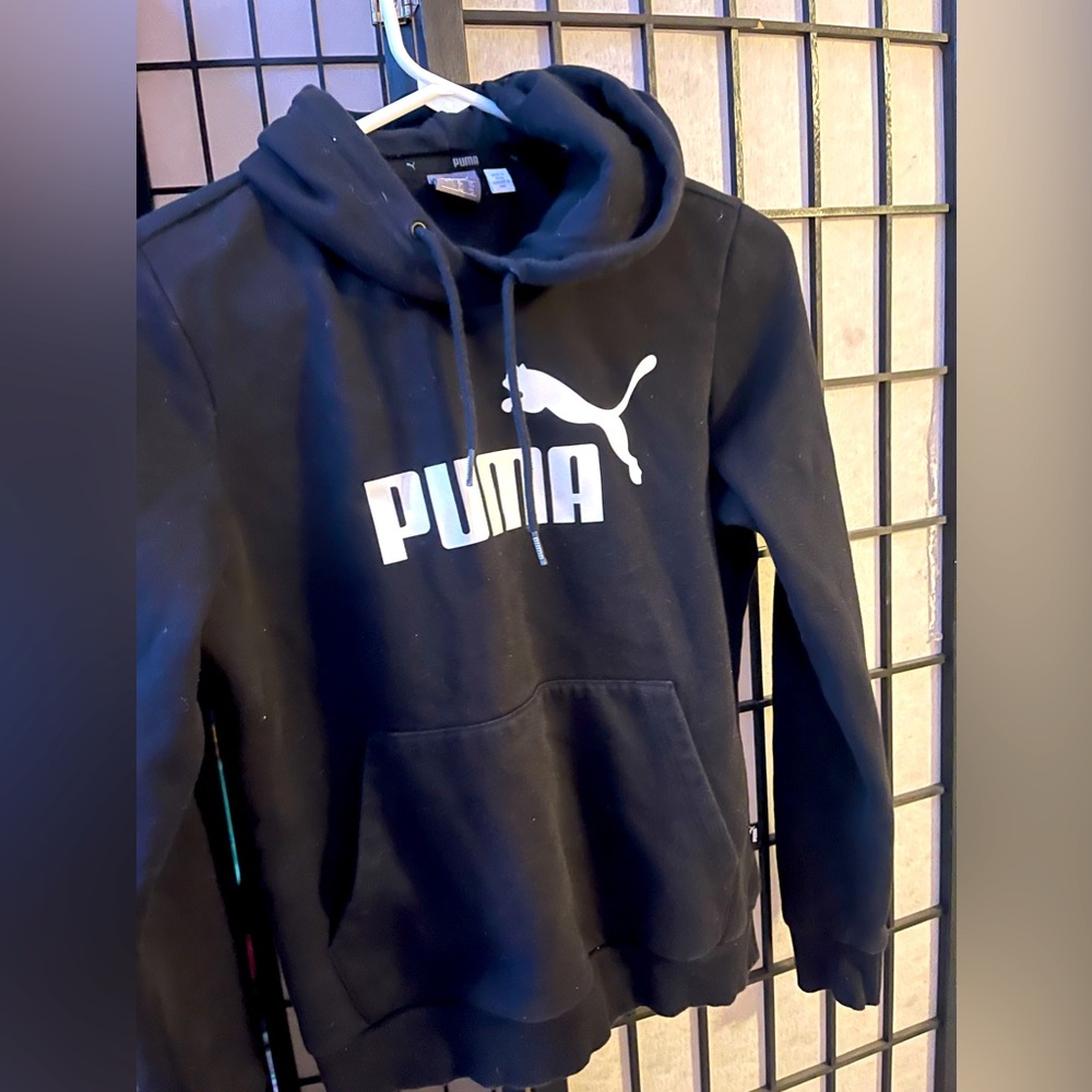 Small puma hoodie. Pocket